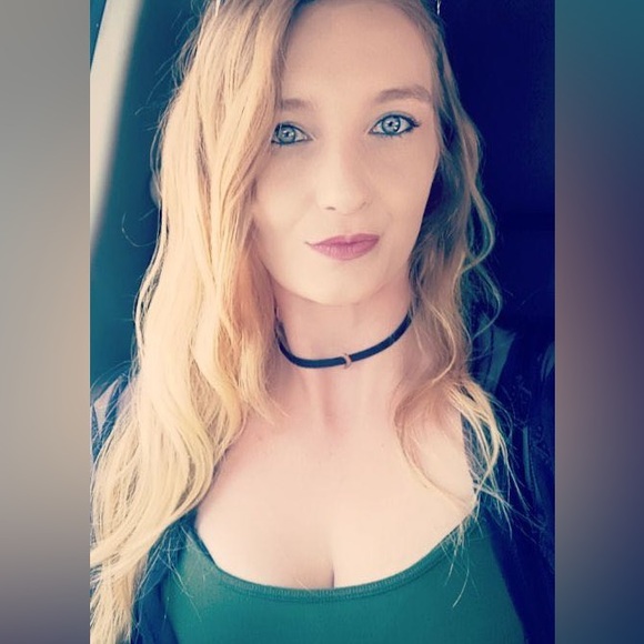 Meet your Posher, Ariel - Picture 2 of 2